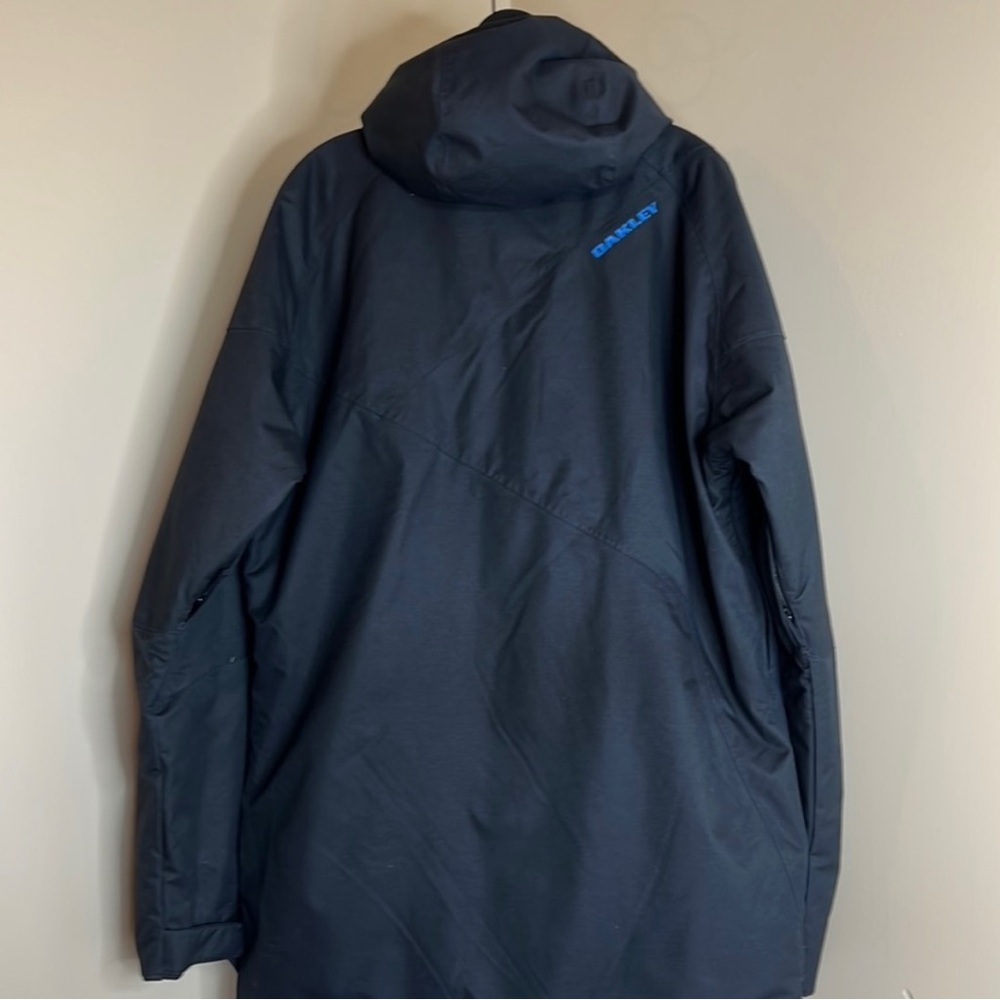 EUC Oakley Men’s Wengen Insulated Hooded Snowboarding/ Winter Coat Size Medium - Picture 4 of 8